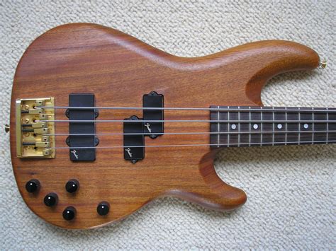 fender lyte bass japan.